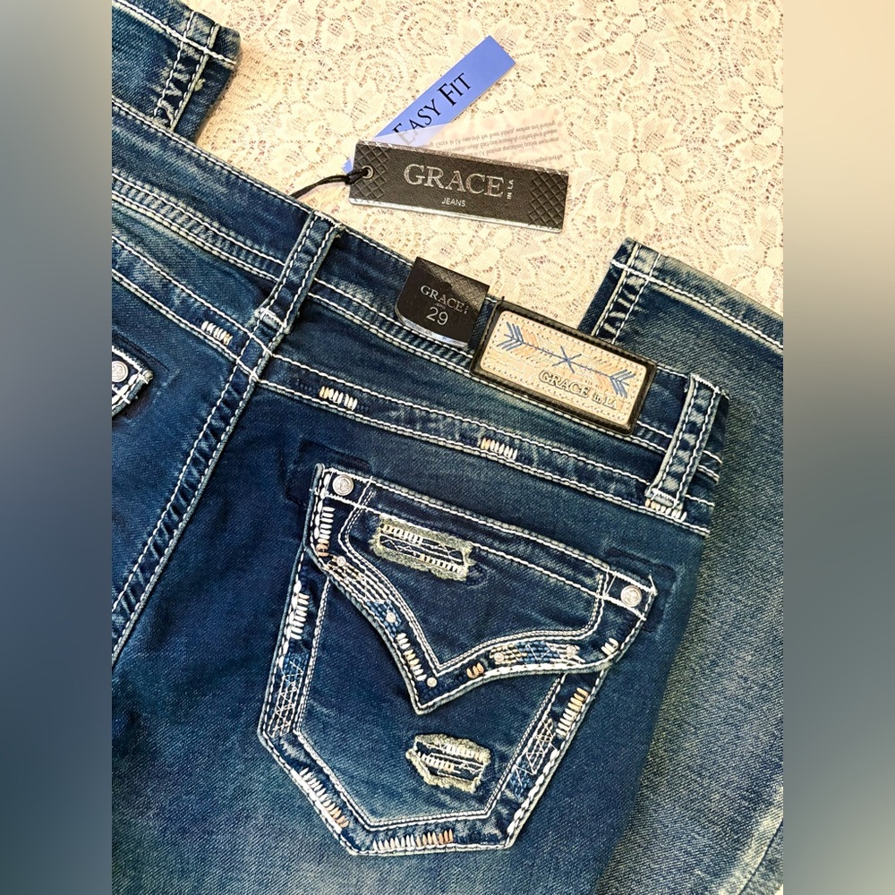 NWT 29 Easy Fit Grace in LA Embroidered Distressed Bootcut Jeans - Picture 4 of 8